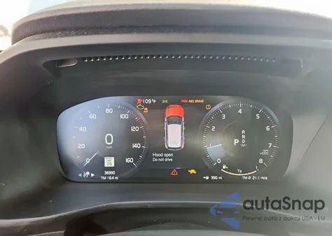 2021 Volvo Xc40 T5 Momentum z USA, uszkodzony, nr VIN YV4162UK0M2447154